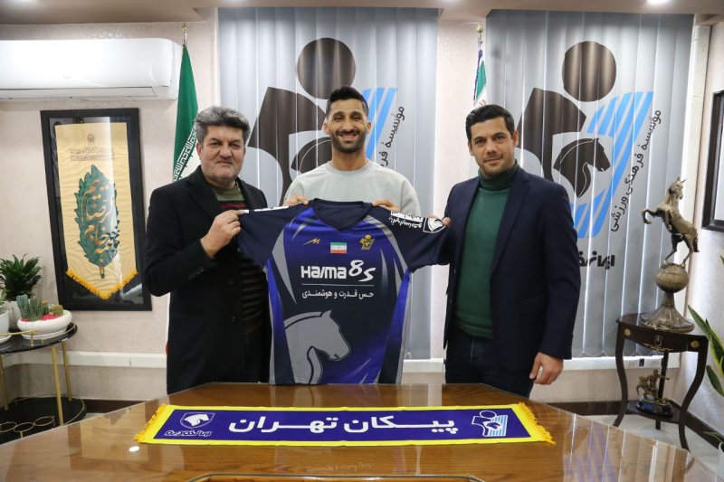 یک دروازه‌بان از پیکان جدا می‌شود