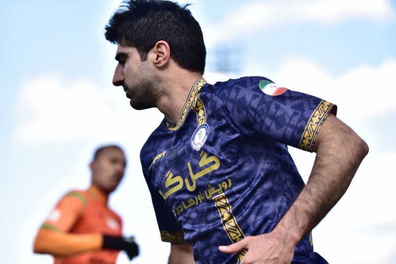 تصمیمِ خاص قلعهنویی برای بازیکن خاص (عکس)