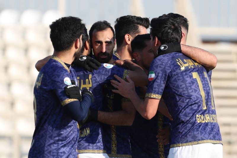 قاب دستهجمعی گلگهریها پیش از پرواز به اصفهان