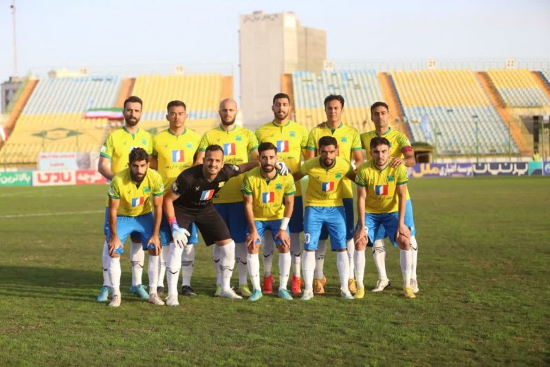 11 بازیکن نفت آبادان در مقابل پرسپولیس