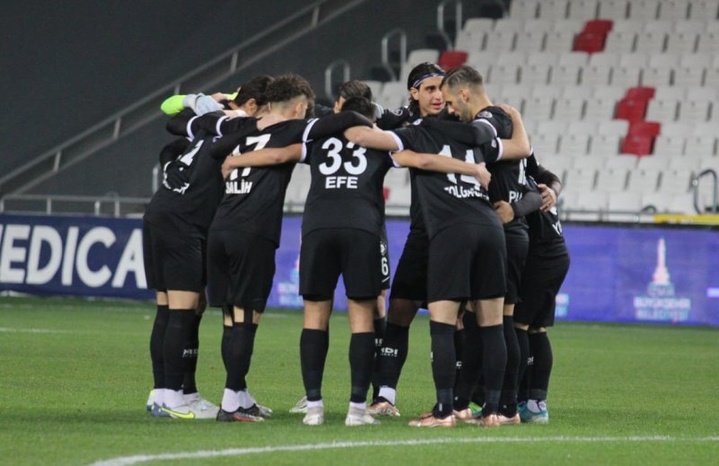 نادری بیرون رفت، آلتای باخت