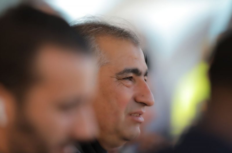 هوادار جوان باخت نمیدهد
