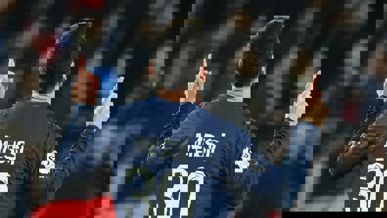 1798999