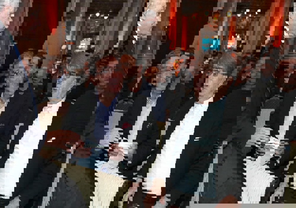 1800608
