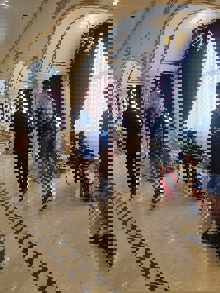1800975