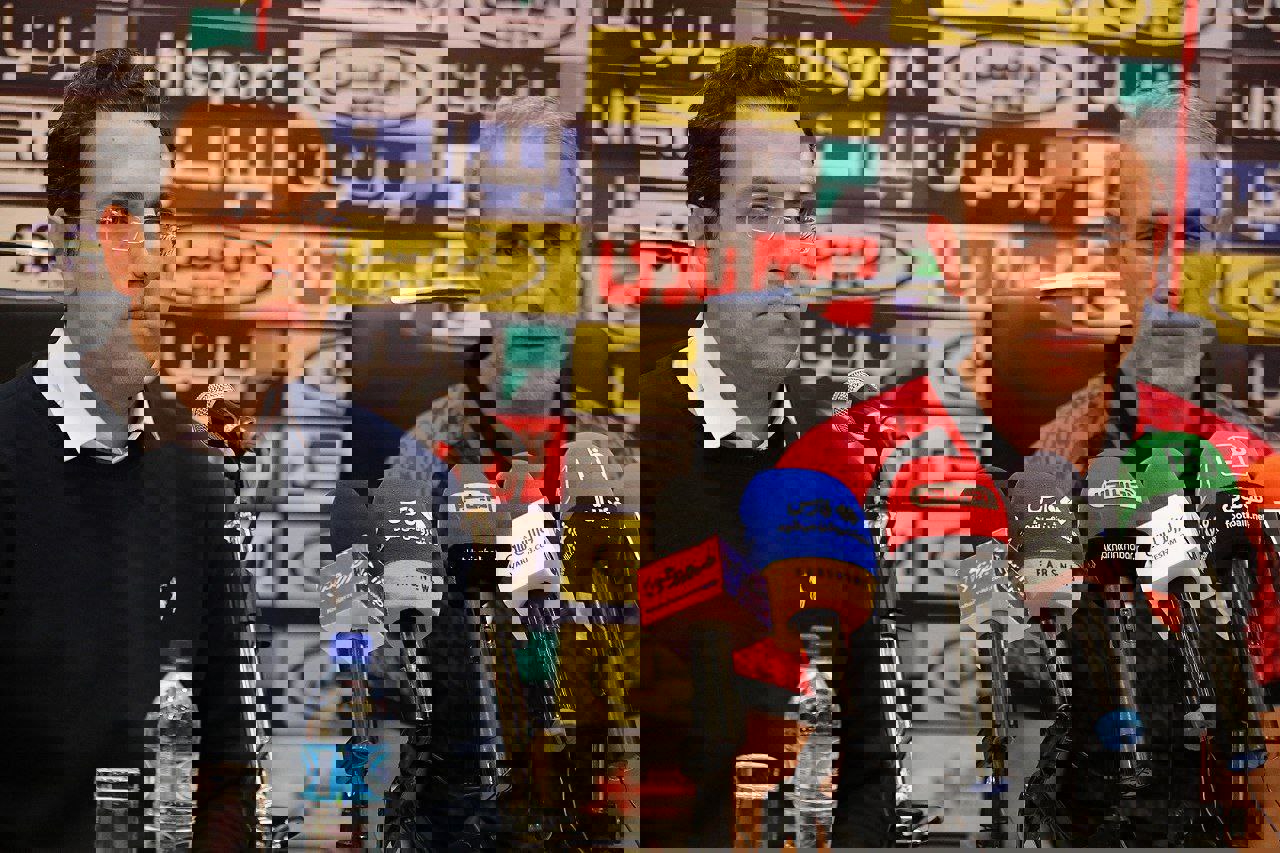1801083