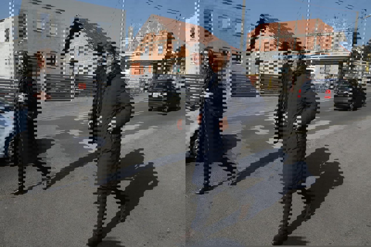 1802283
