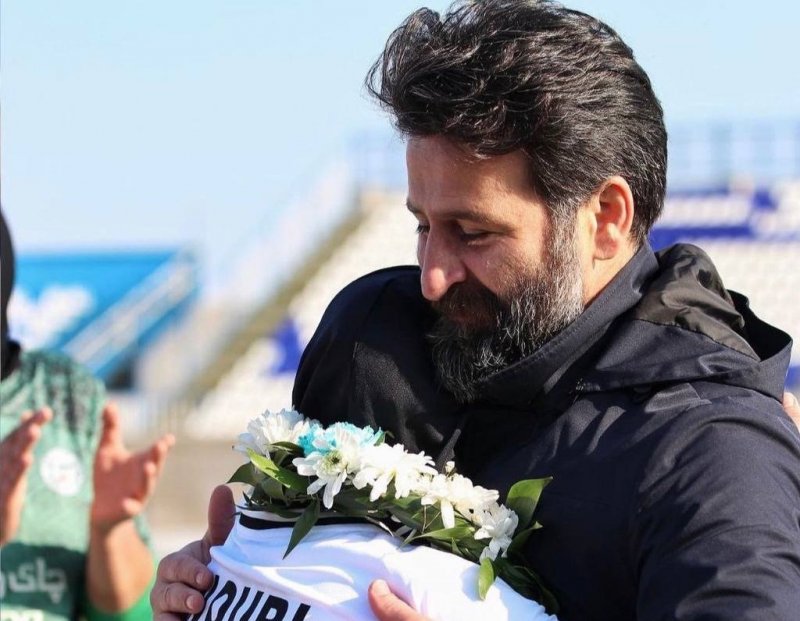 خداحافظی اشکبار پگاه نوری در آغوش برادر