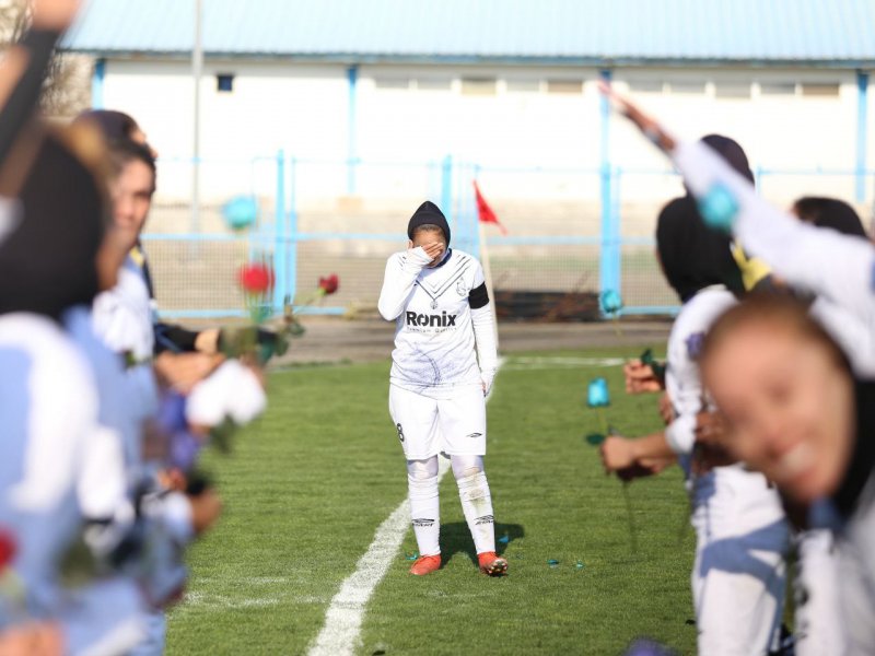 فقط در آغوش تو گریه میکنم برادر