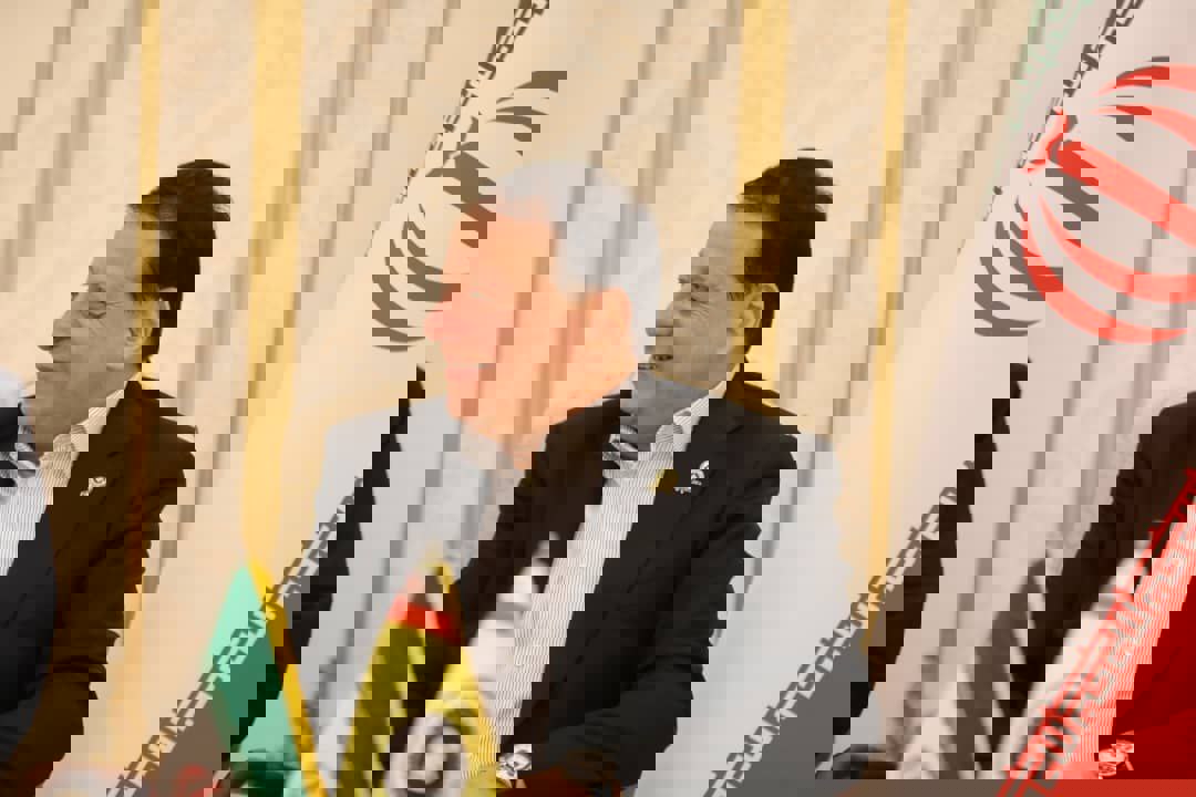 1802528