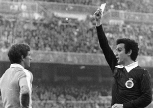 اگر پولم را ندهید، همهچیز را فاش میکنم!