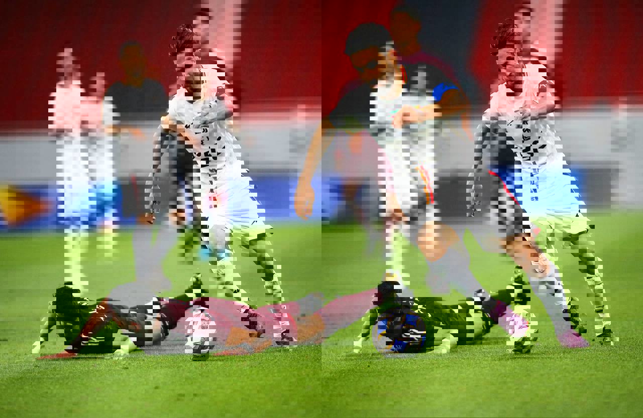 1803915