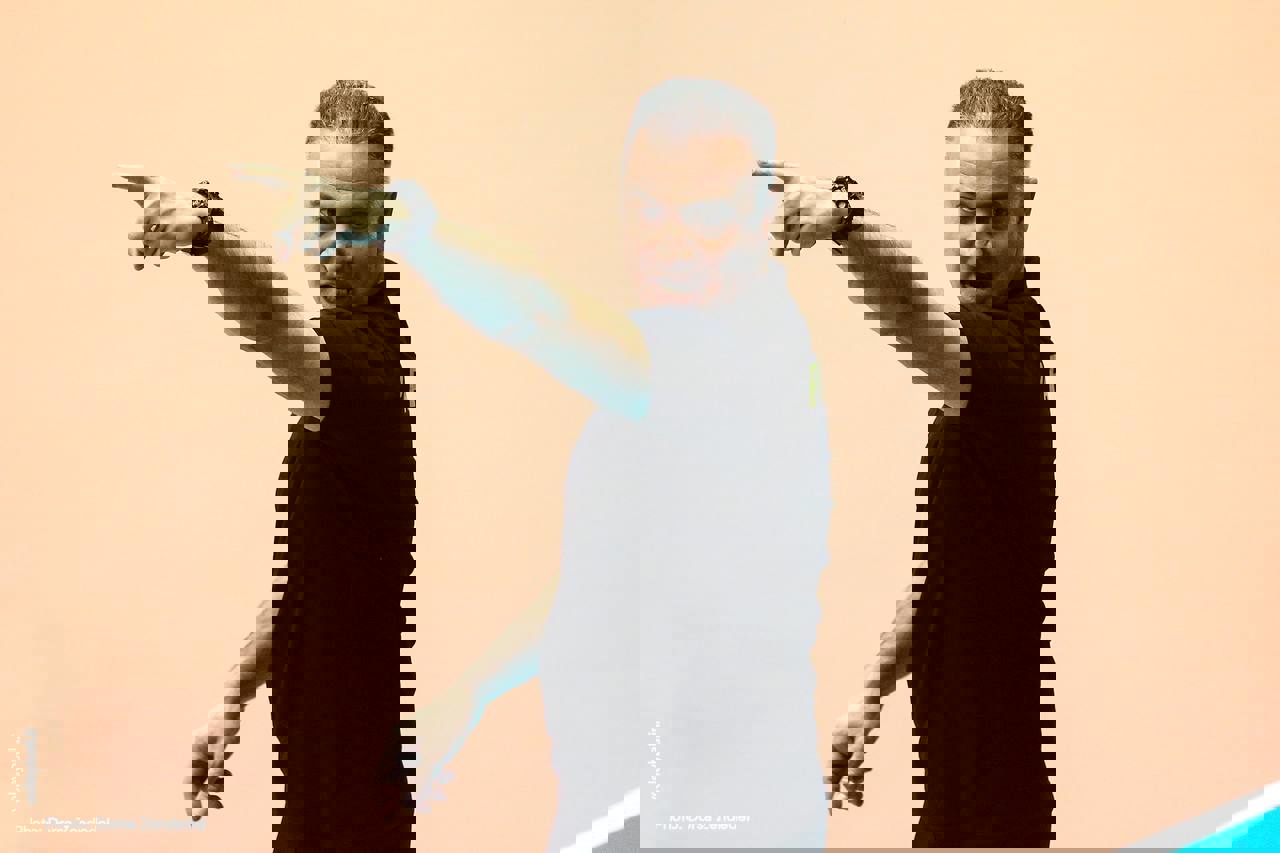 1804695