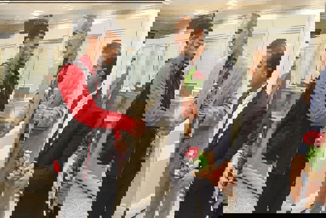 1805496