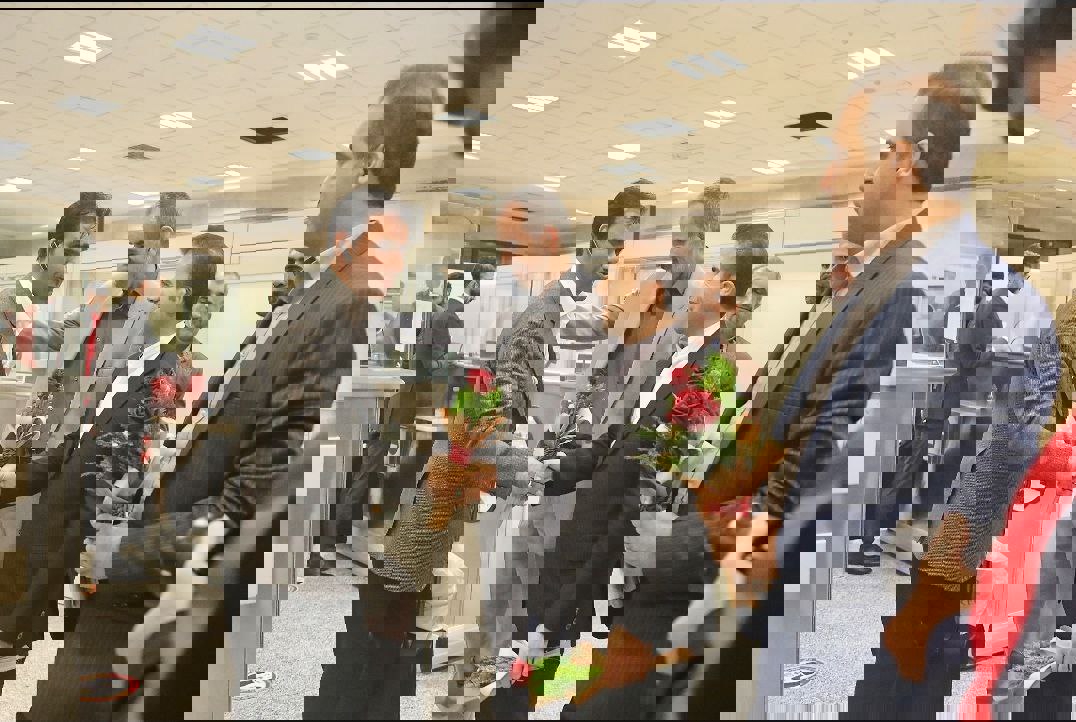 1805493