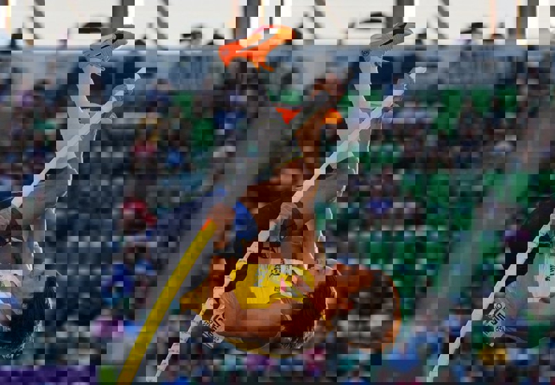 1805978