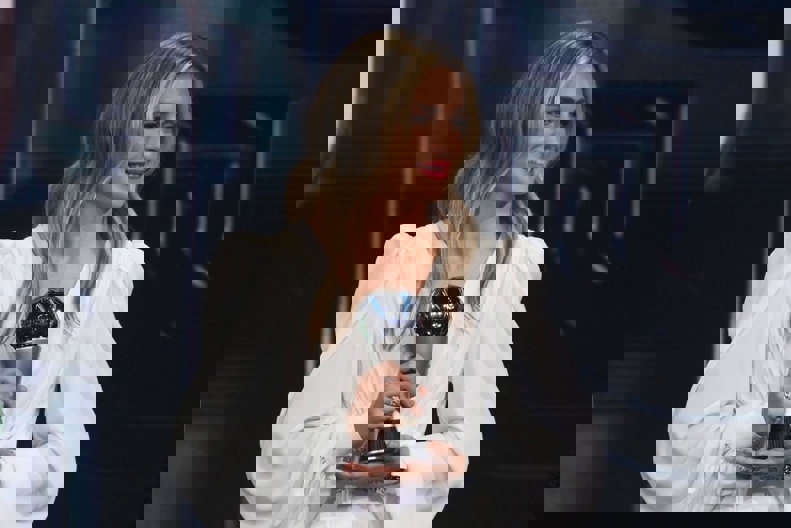 1806725