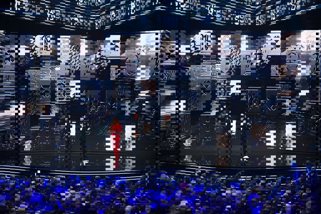 1806667