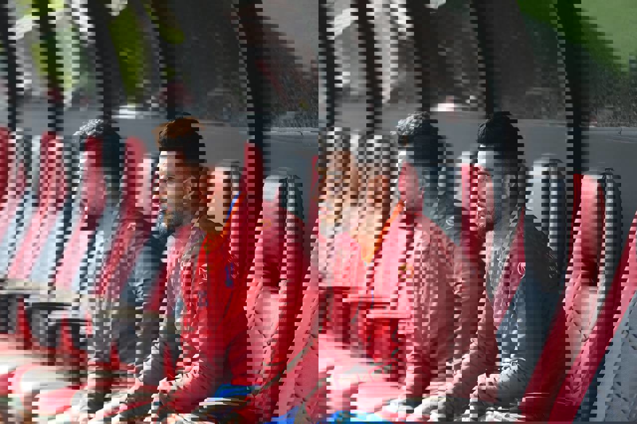 1806883