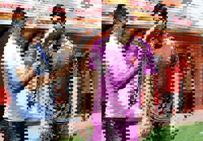 1807686