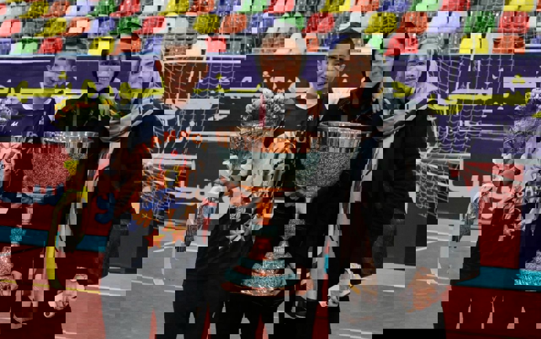 1807884