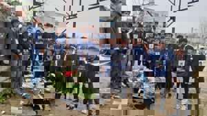 بازیکنان احسان ری بر مزار علی نوبخت (عکس) 