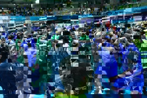 باورنکردنی: کتک‌کاری بازیکن ملی‌پوش با هواداران (ویدئو)