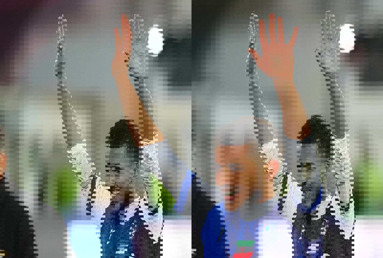 1828157