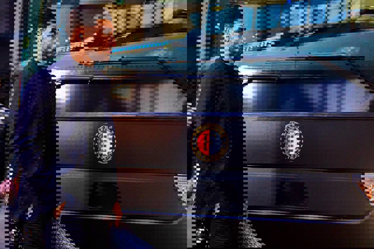 1828396