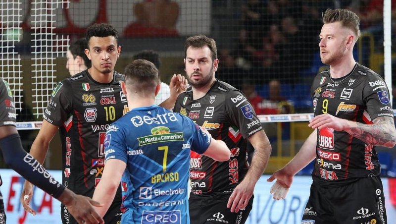 میلاد کرونا گرفت، میلانو سنگین باخت!