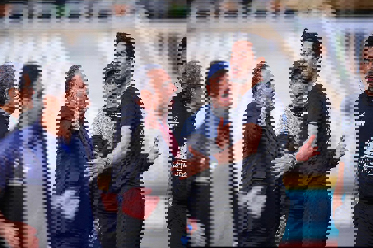 1828310