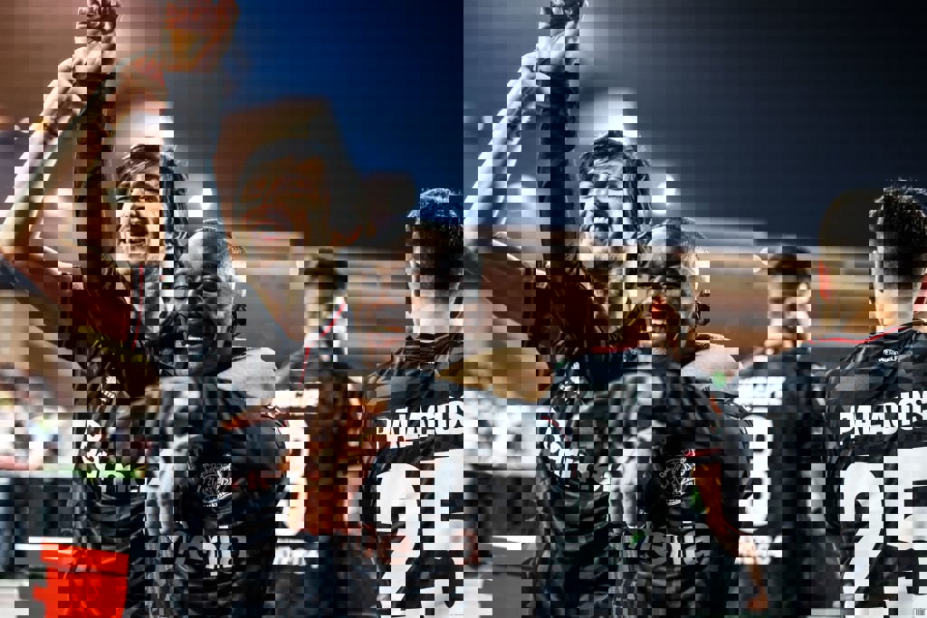 1828975