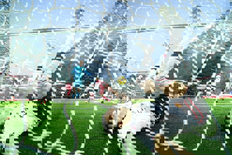 1828905