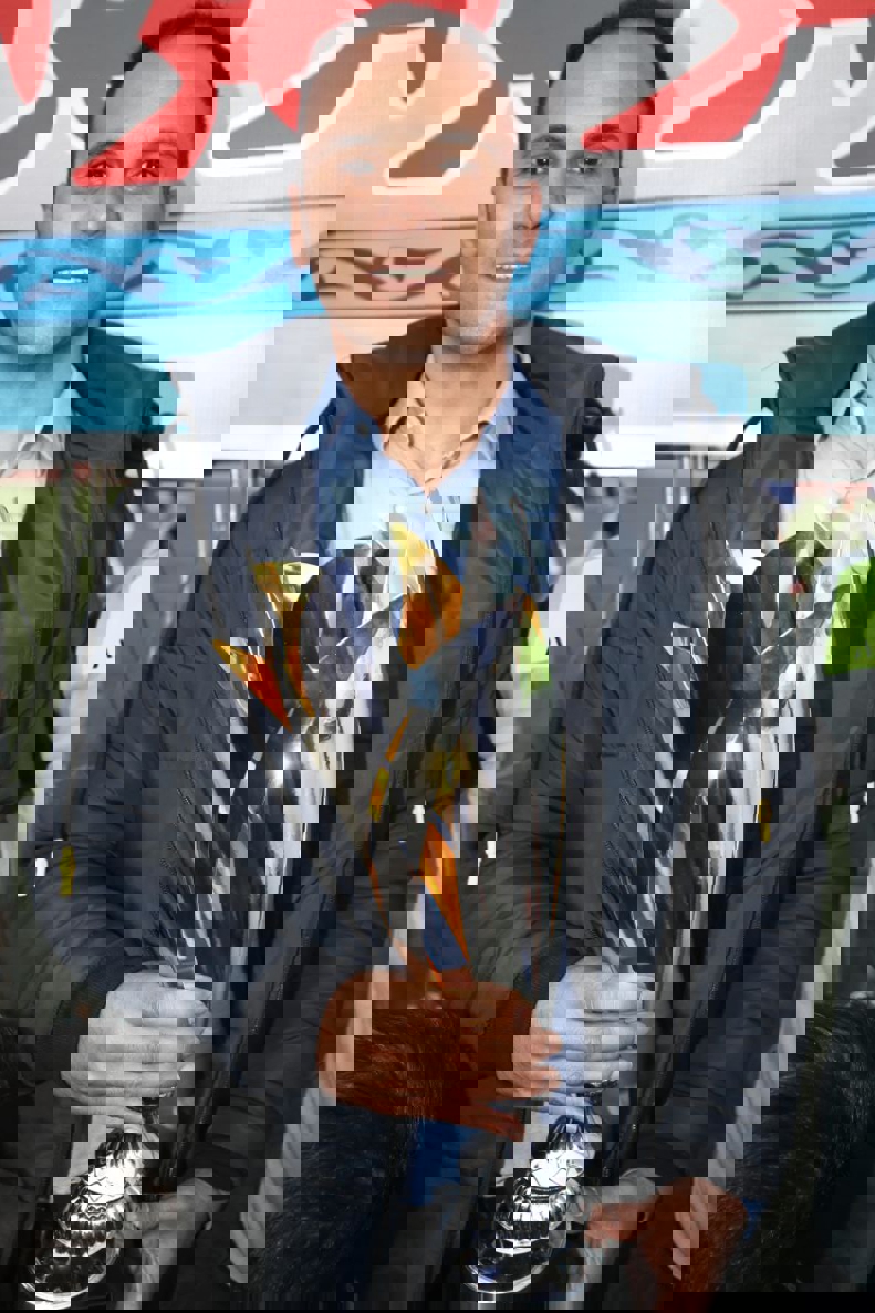 1828916