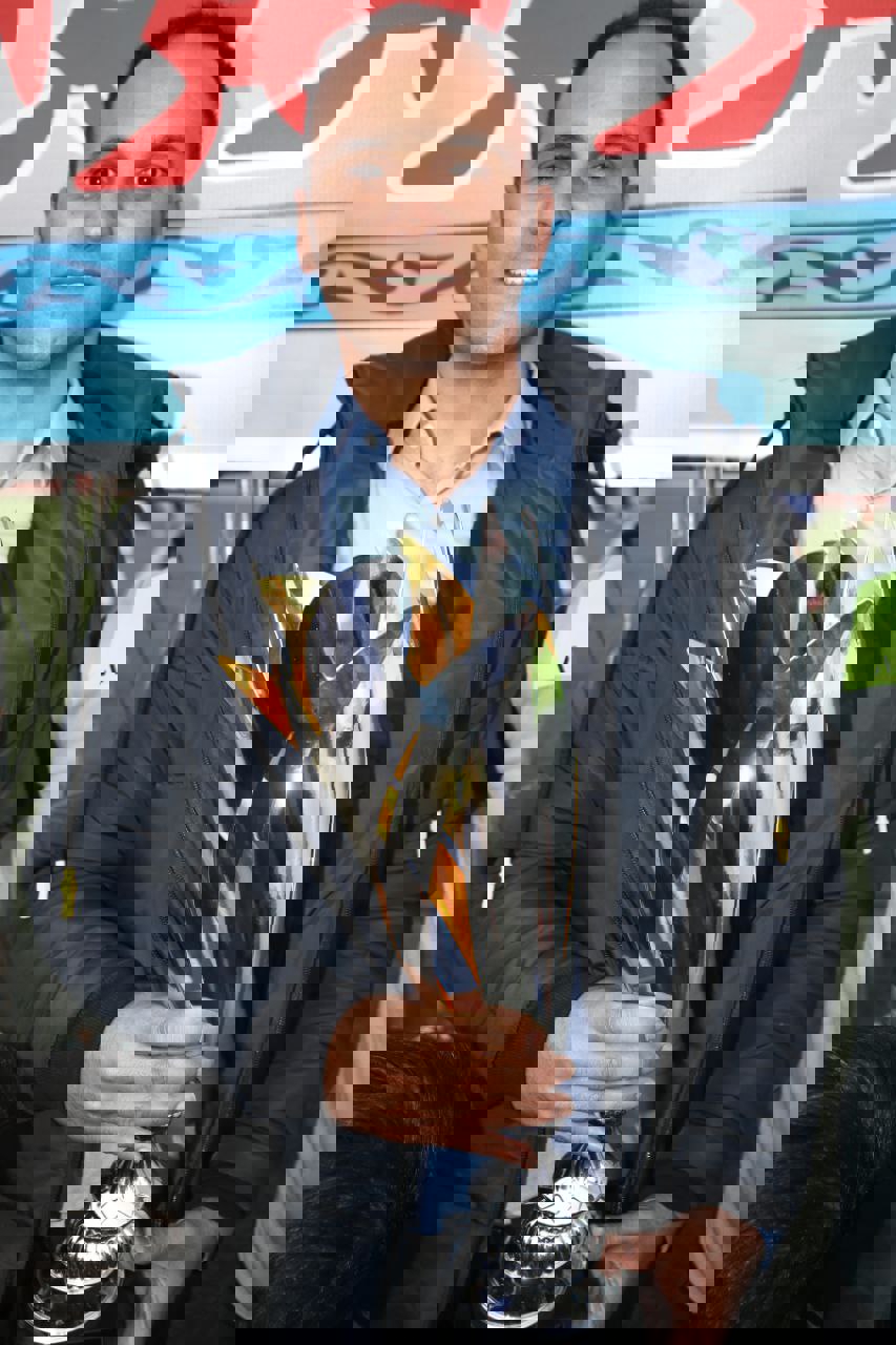 1828916