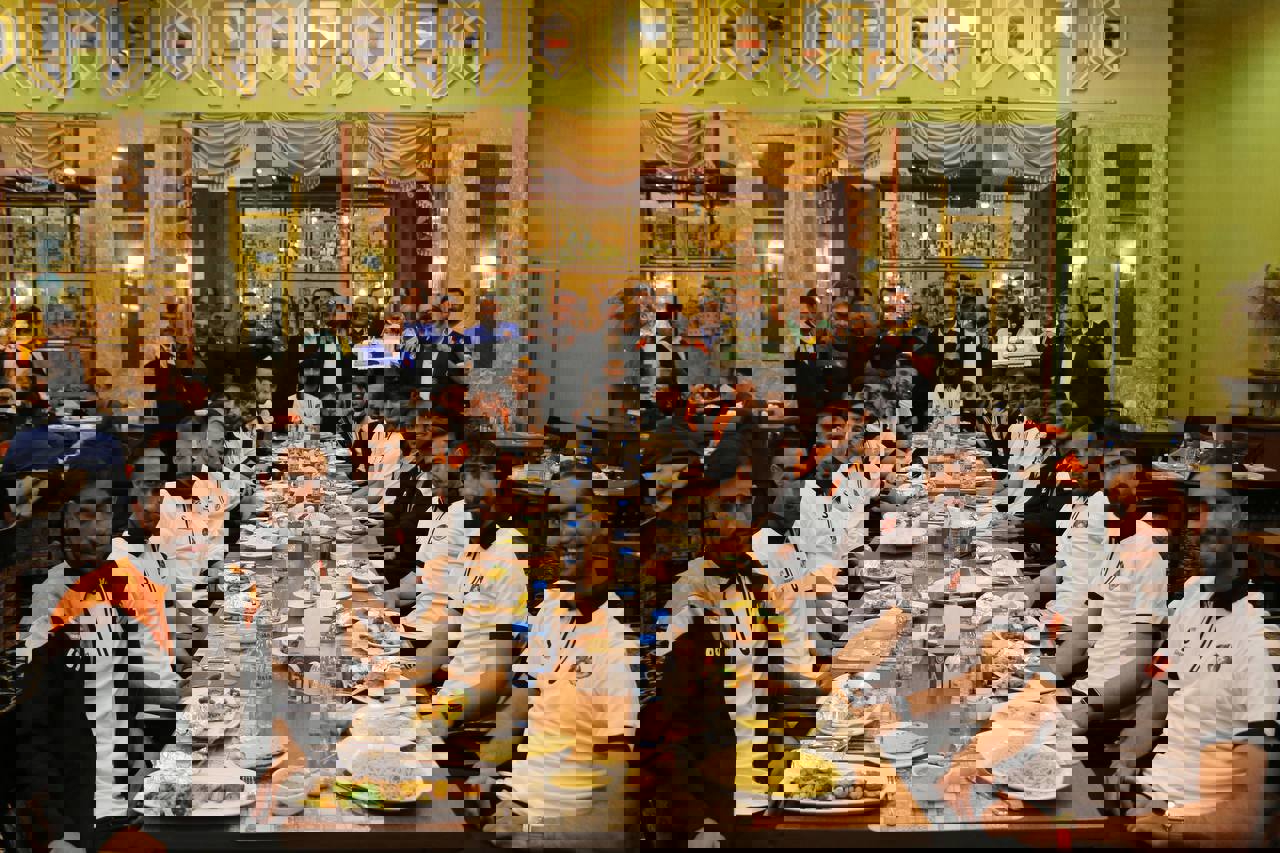 1828990