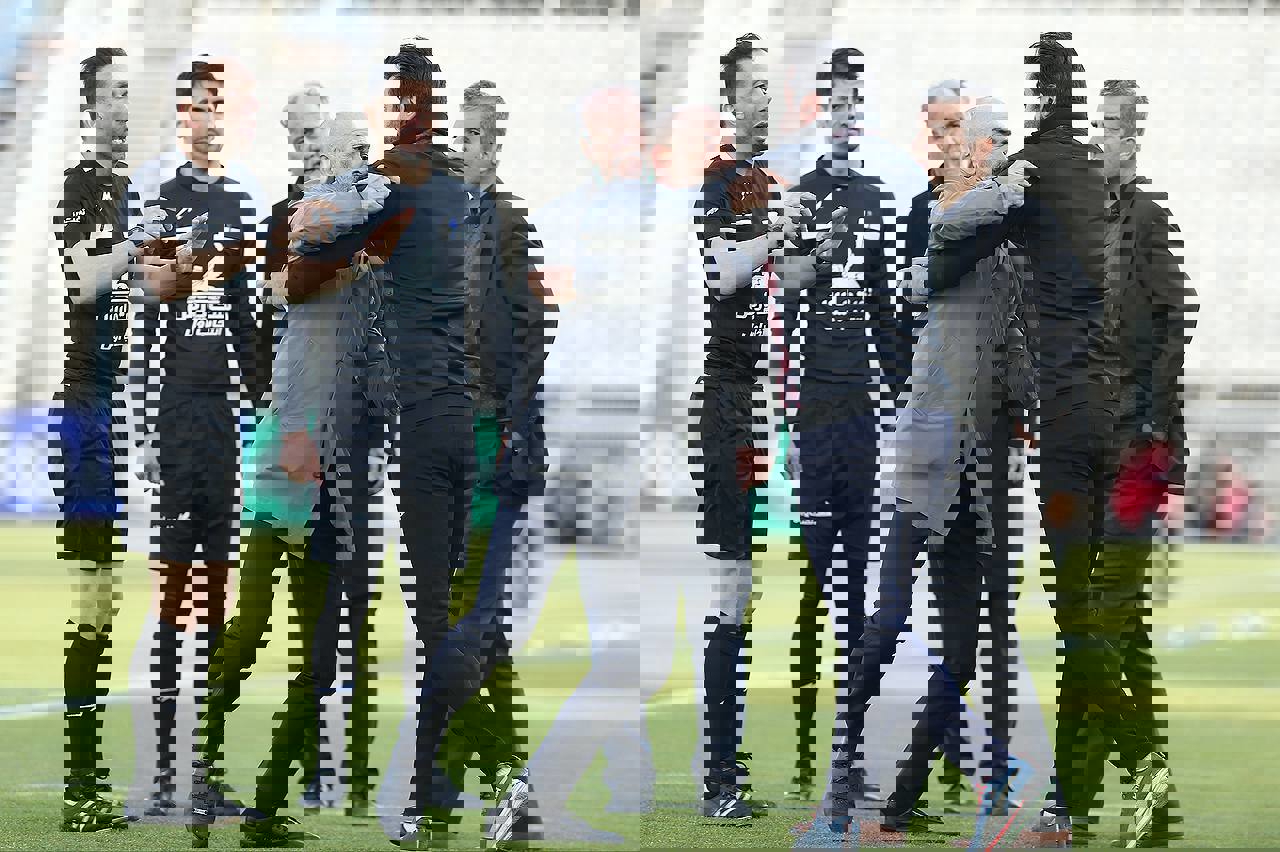 1829077