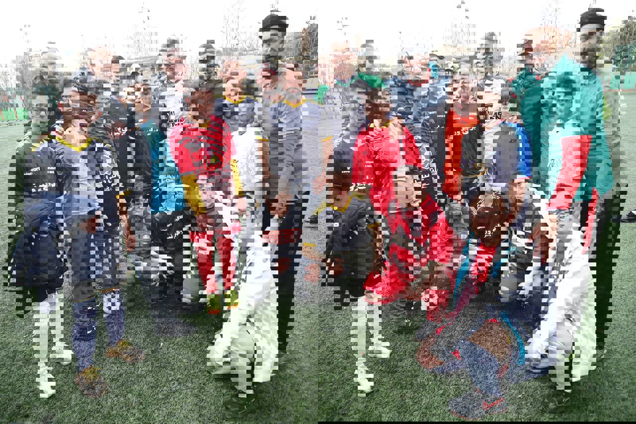 1830563