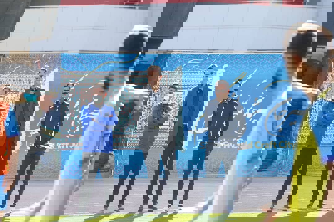 1831200