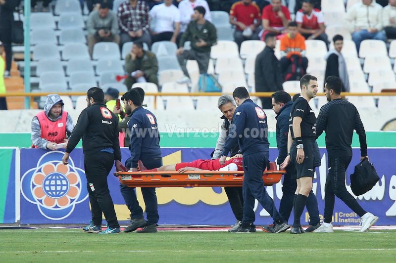 پورعلیگنجی با آتل از بیمارستان ترخیص شد (عکس)