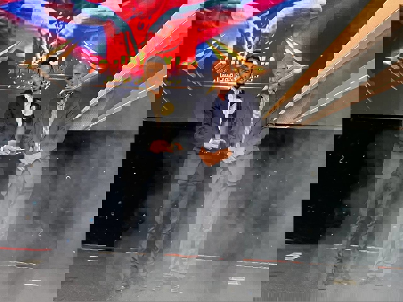 1831672
