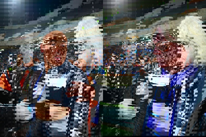 1831472