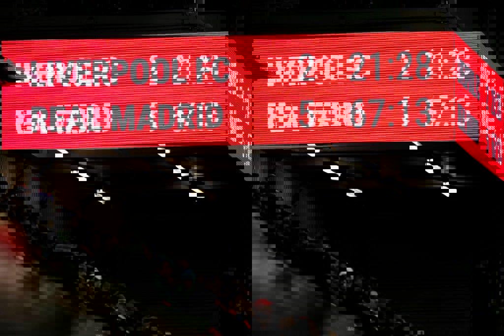 1832114