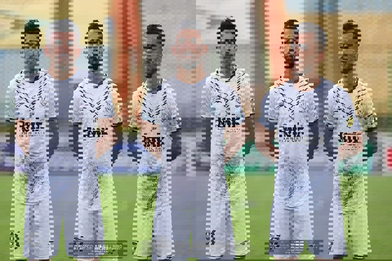 1832132