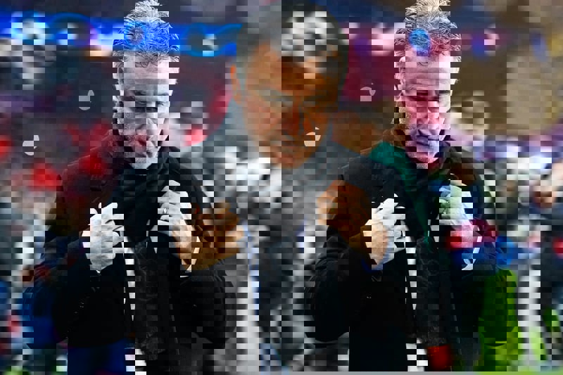 1832304