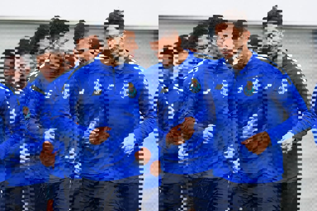 1832296