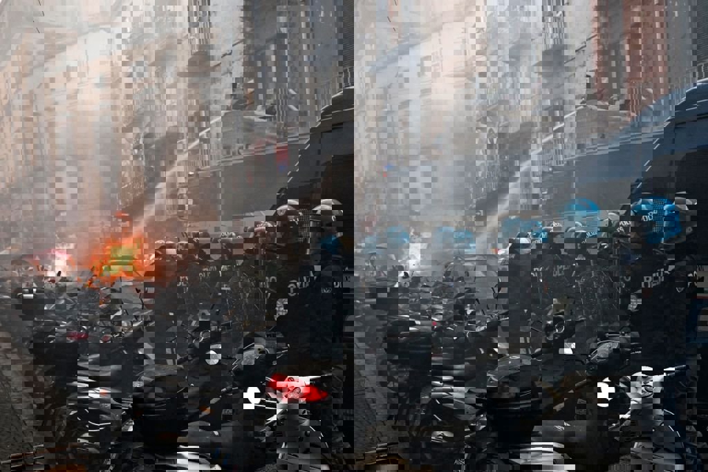 1832606