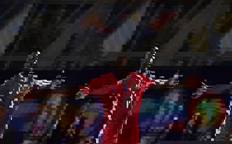 1832818
