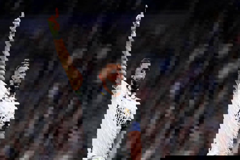 1832771
