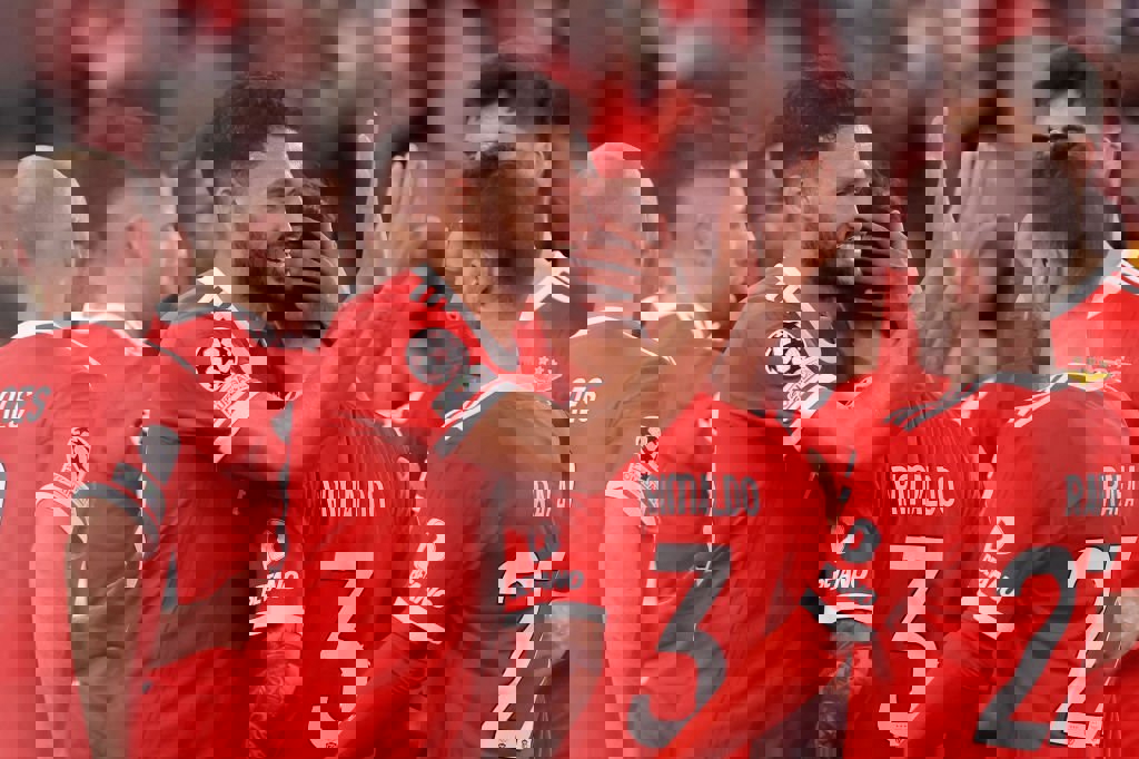 1832790